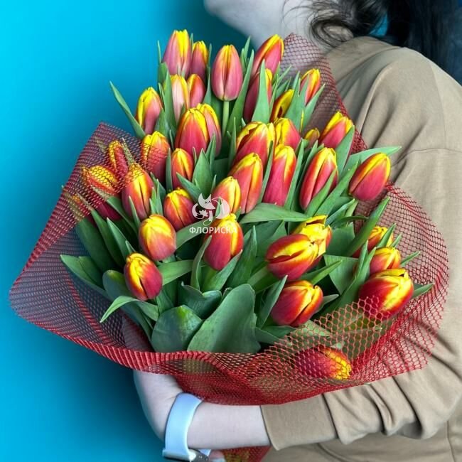 Букет с тюльпанами &laquo;Пламенный привет&raquo;