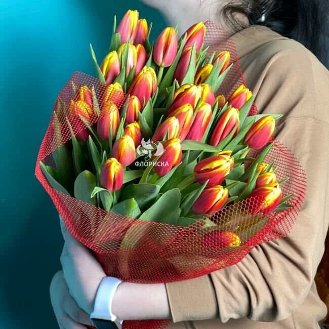 Букет с тюльпанами &laquo;Пламенный привет&raquo;