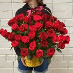 Розы в корзине &laquo;Закат&raquo;
