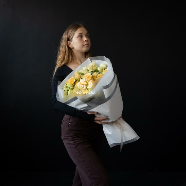 Букет с кустовыми розами &laquo;Розитта&raquo;