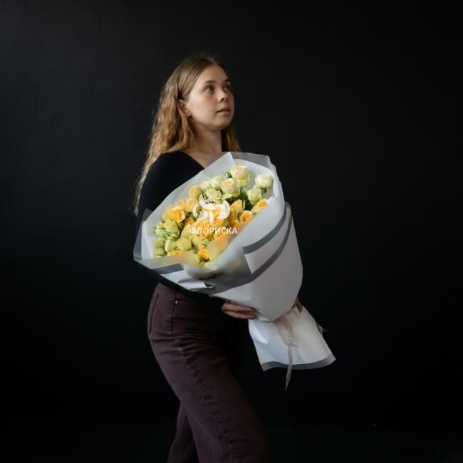 Букет с кустовыми розами &laquo;Розитта&raquo;