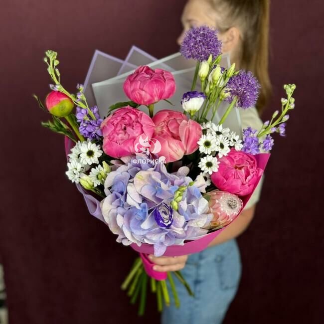 Сборный букет &laquo;Фериде&raquo;