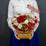 Цветы в корзине &laquo;Любимому учителю&raquo;