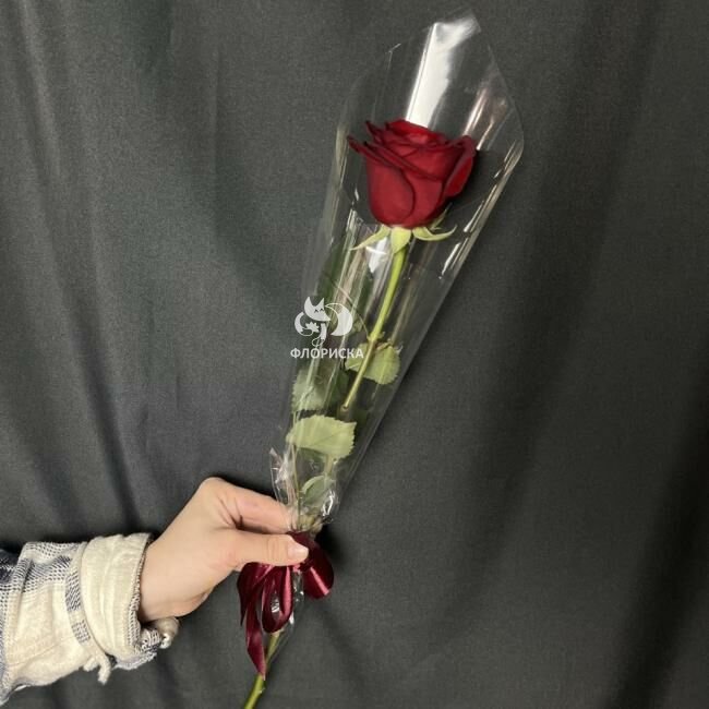 Букет с розой &laquo;Строгость&raquo;