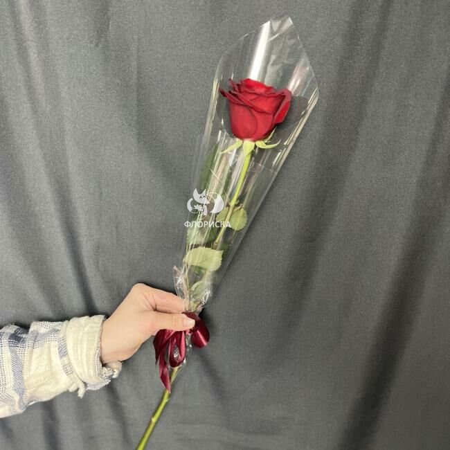 Букет с розой &laquo;Строгость&raquo;