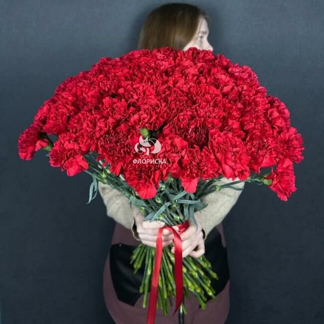 Букет с гвоздиками &laquo;80&raquo;