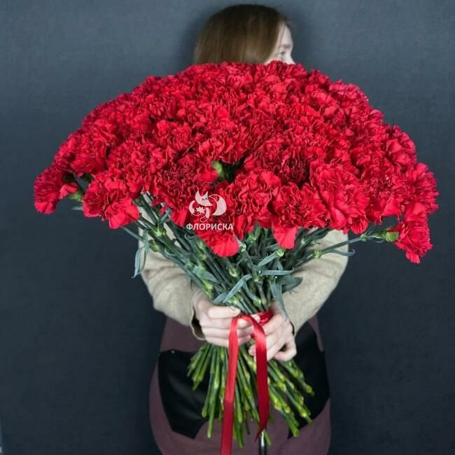 Букет с гвоздиками &laquo;80&raquo;