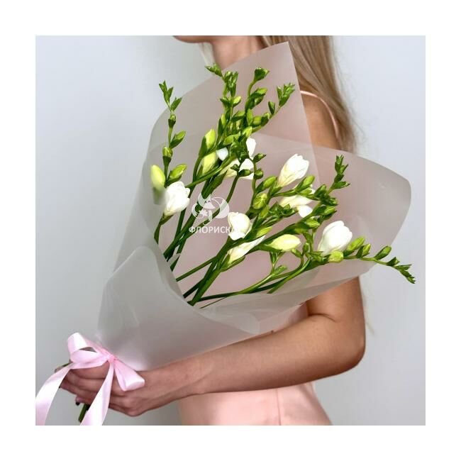 Букет из белой фрезии &laquo;Комплимент&raquo;