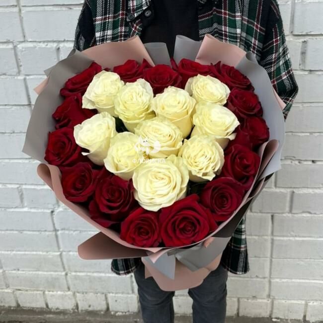 Букет с розами &laquo;Волшебство любви&raquo;