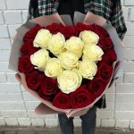 Букет с розами &laquo;Волшебство любви&raquo;