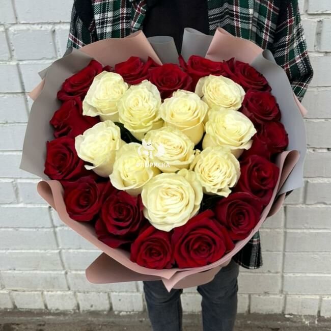 Букет с розами &laquo;Волшебство любви&raquo;