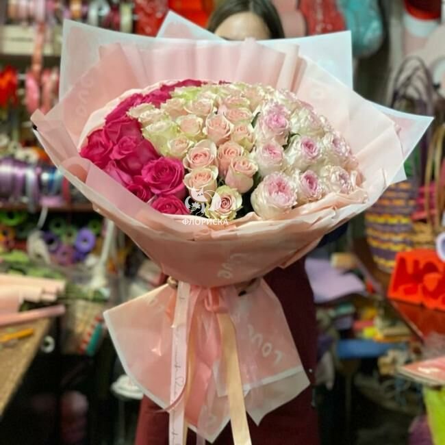 Букет с розами &laquo;Лове&raquo;