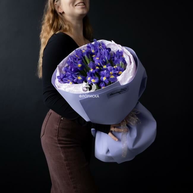 Букет с ирисами &laquo;Ириска&raquo;