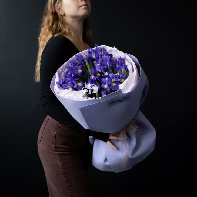 Букет с ирисами &laquo;Ириска&raquo;