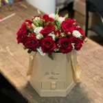Цветы в коробке &laquo;Любимка&raquo;