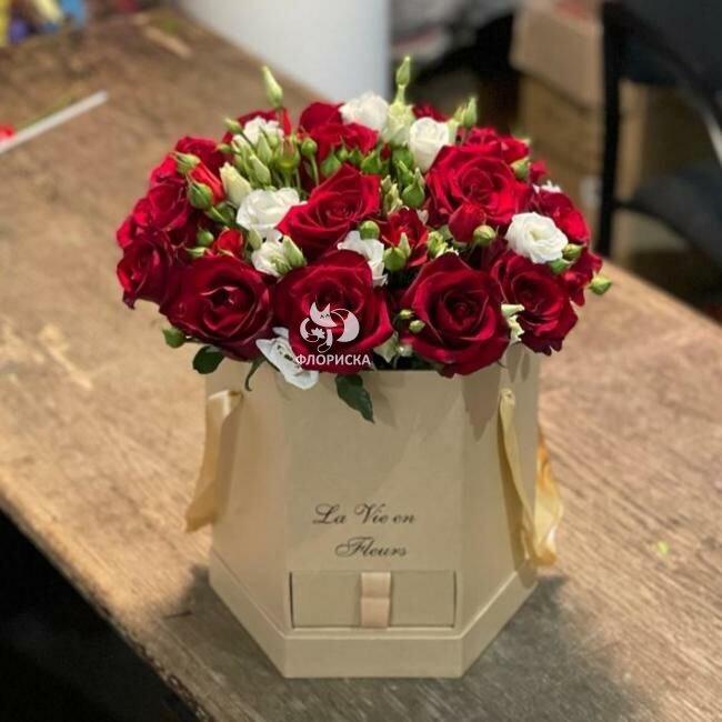 Цветы в коробке &laquo;Любимка&raquo;