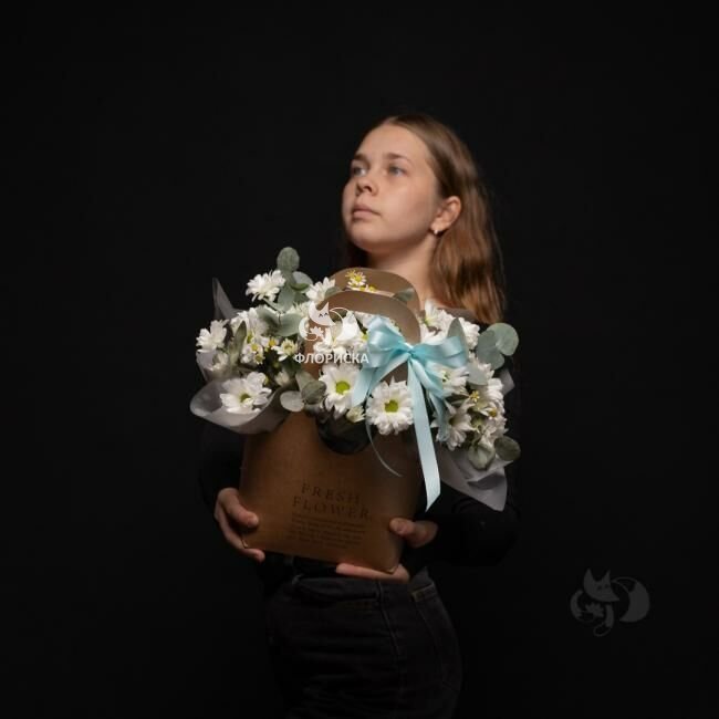 Цветы в сумке  &laquo;Яркий момент&raquo;