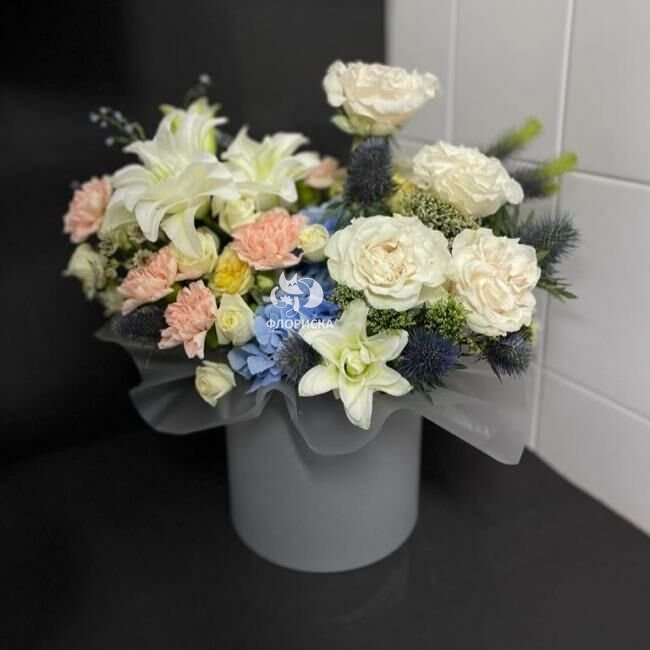 Цветы в коробке  &laquo;Любимая и нежная&raquo;