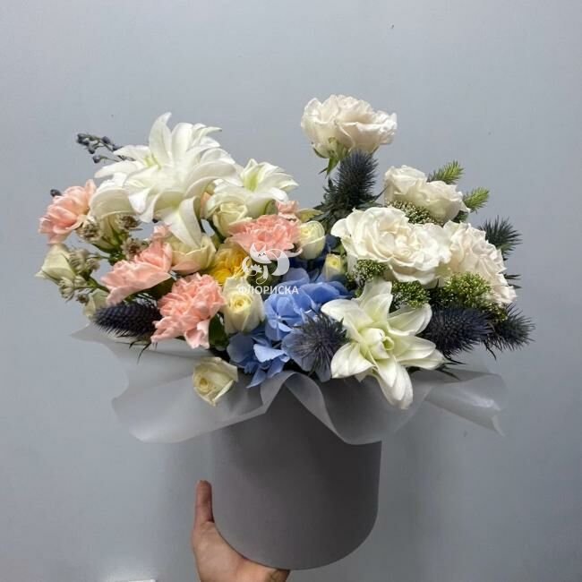 Цветы в коробке  &laquo;Любимая и нежная&raquo;