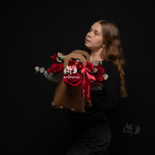 Цветы в сумке  &laquo;Чудесный вечер&raquo;