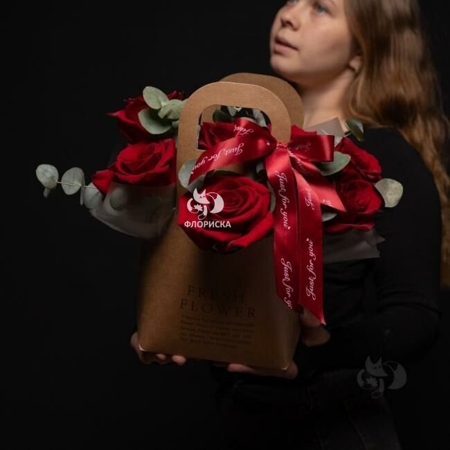 Цветы в сумке  &laquo;Чудесный вечер&raquo;