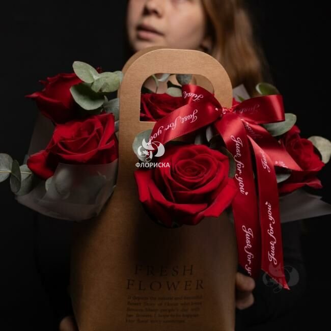 Цветы в сумке  &laquo;Чудесный вечер&raquo;