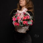 Цветы в корзине  &laquo;Белоснежный вальс&raquo;