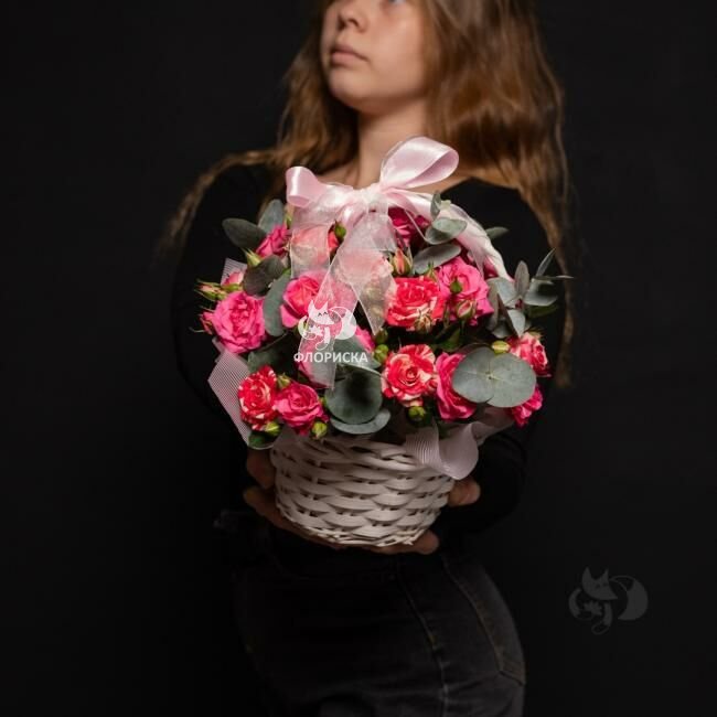 Цветы в корзине  &laquo;Белоснежный вальс&raquo;