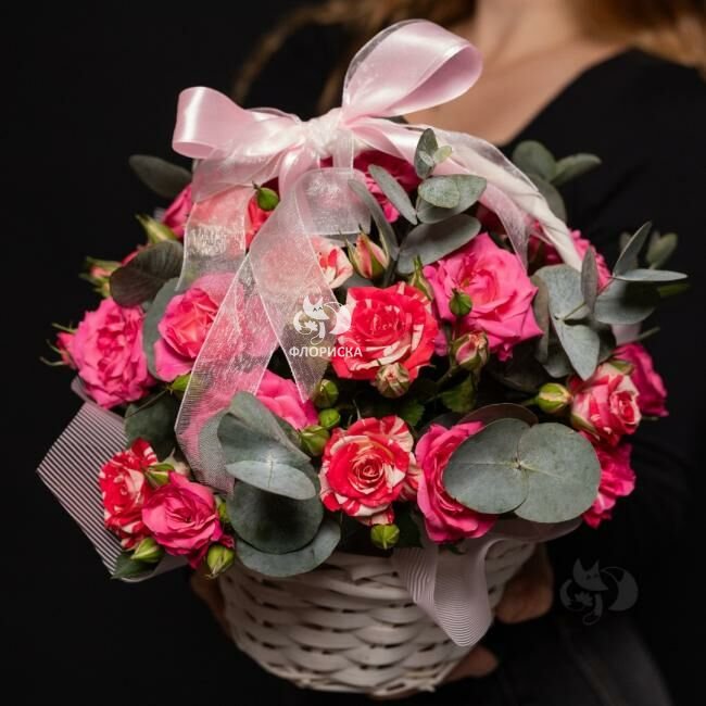 Цветы в корзине  &laquo;Белоснежный вальс&raquo;