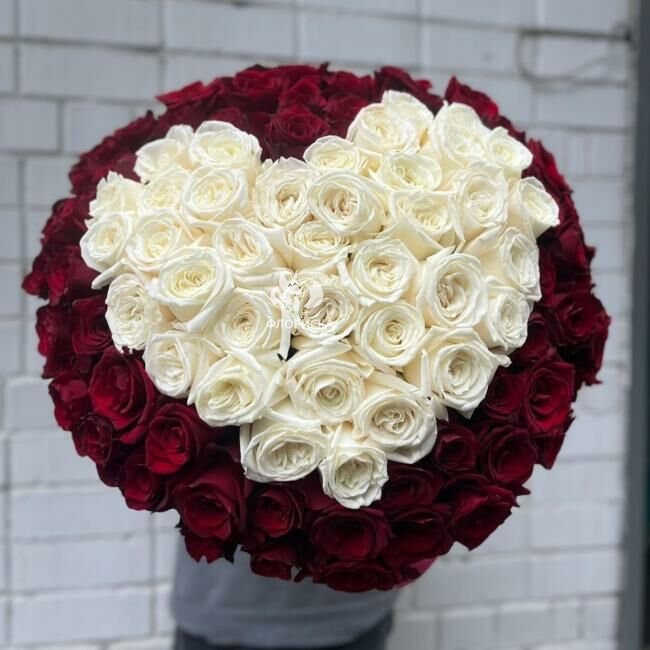 Букет с розами &laquo;Мое сердце с тобой&raquo;