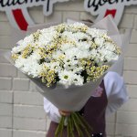 Букет из хризантем и ромашек   &laquo;Солнечное сердце&raquo;