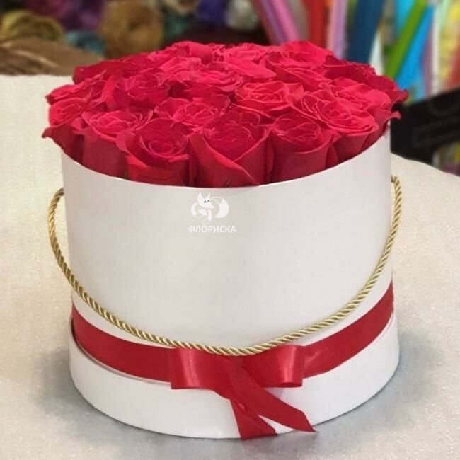 Розы в коробке &laquo;Я тебя лав ю&raquo;