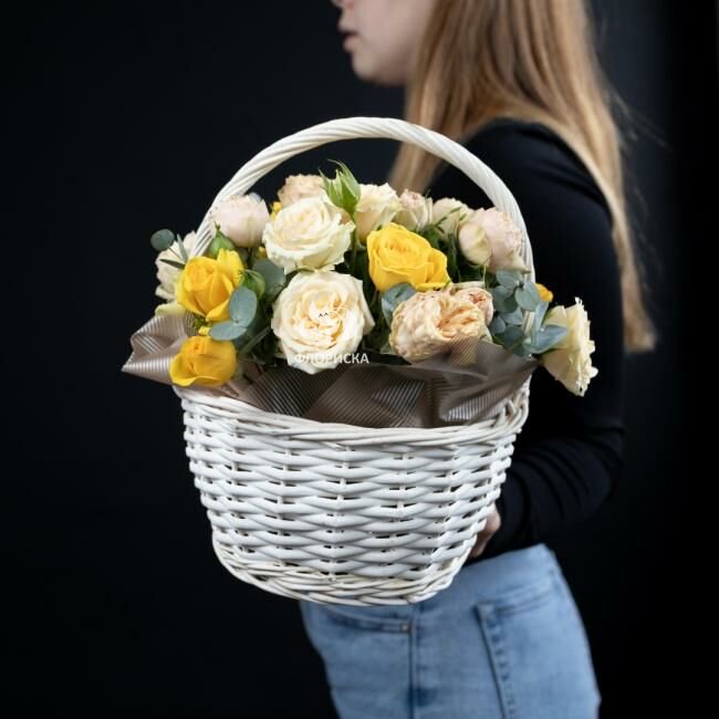 Цветы в корзине &laquo;Светлое будущее&raquo;