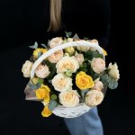 Цветы в корзине &laquo;Светлое будущее&raquo;