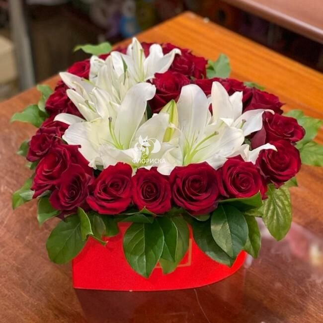 Цветы в коробке  &laquo;Сердце&raquo;