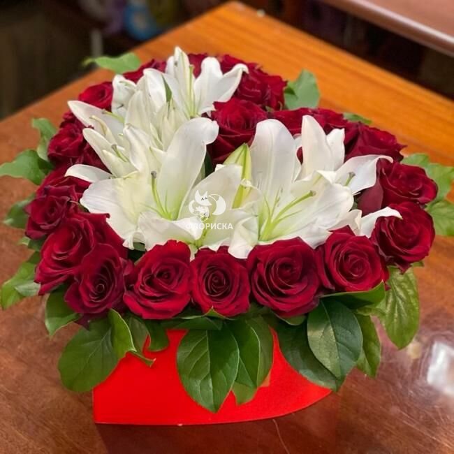 Цветы в коробке  &laquo;Сердце&raquo;