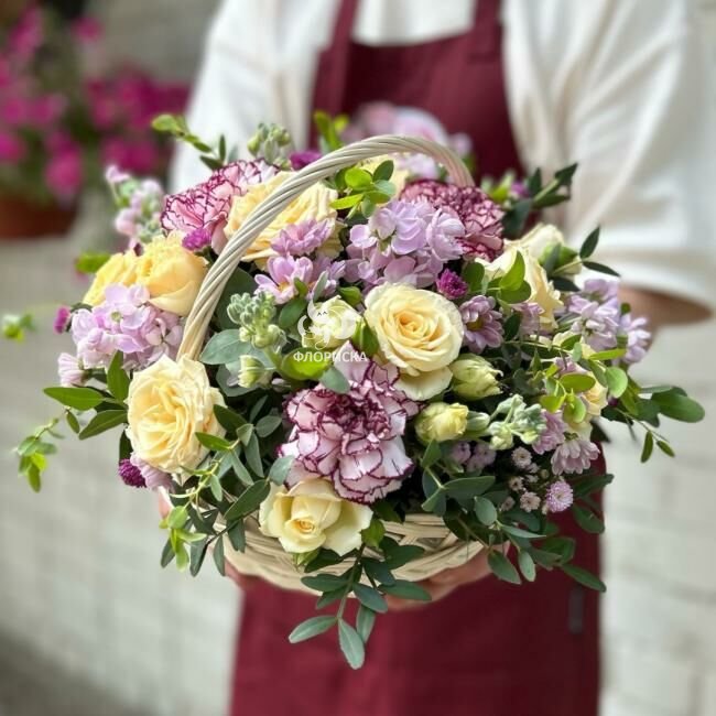 Цветы в корзине  &laquo;Габриелла&raquo;