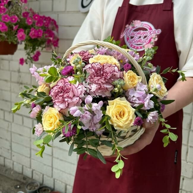 Цветы в корзине  &laquo;Габриелла&raquo;