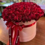 Красные розы в коробке  &laquo;Восторг чувств&raquo;