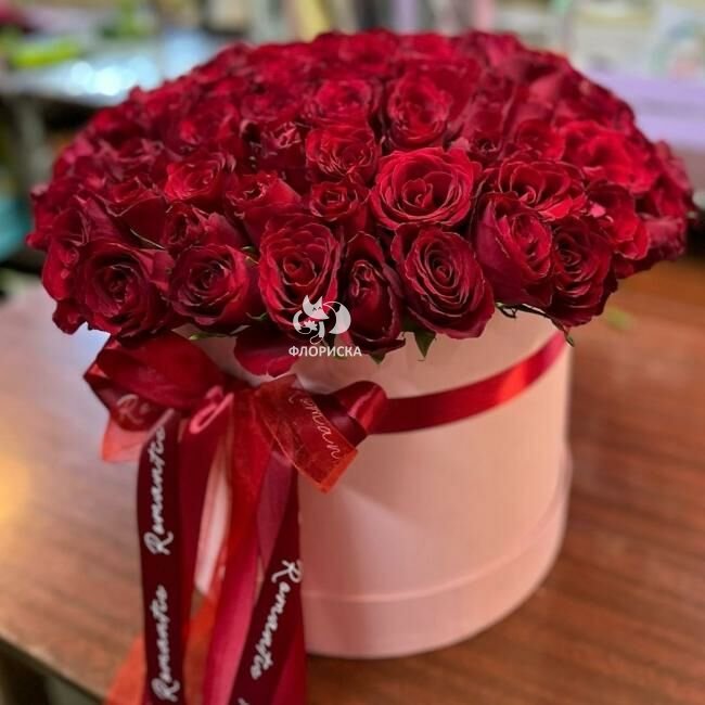Красные розы в коробке  &laquo;Восторг чувств&raquo;