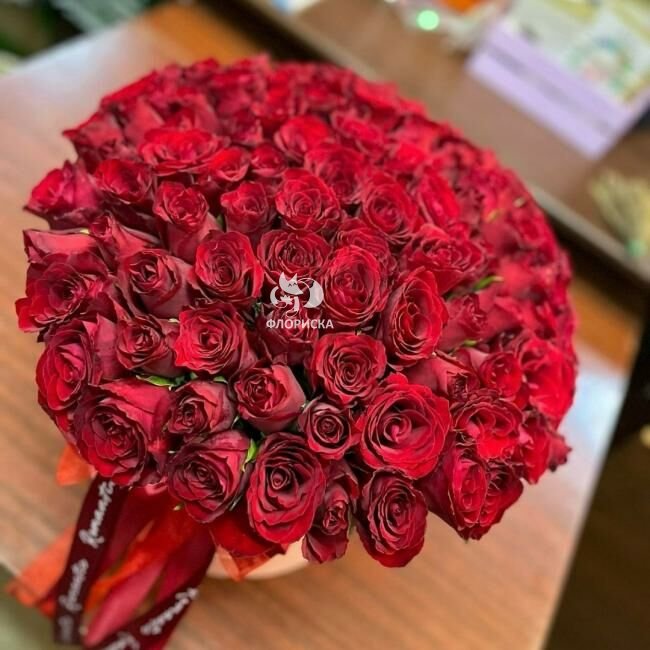 Красные розы в коробке  &laquo;Восторг чувств&raquo;