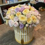 Розы в коробке &laquo;Скитлз&raquo;