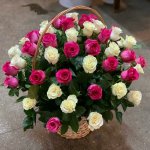 Розы в корзине &laquo;Бриджет&raquo;