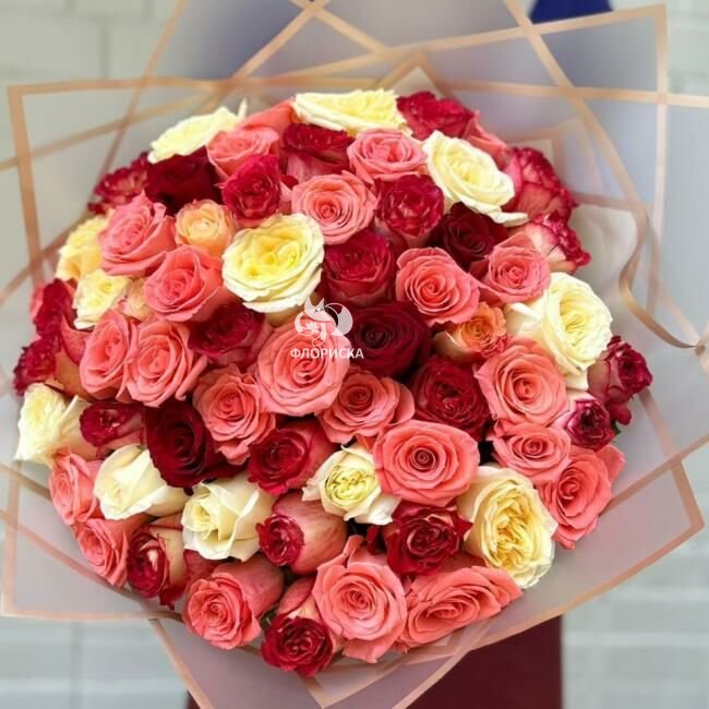 Букет с розами &laquo;Виктория&raquo;