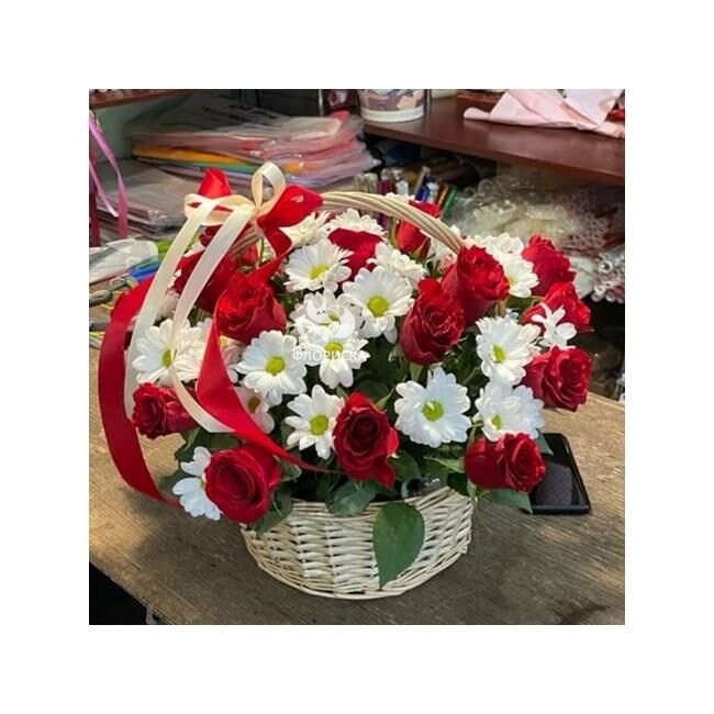 Цветы в корзине &laquo;Грета&raquo;