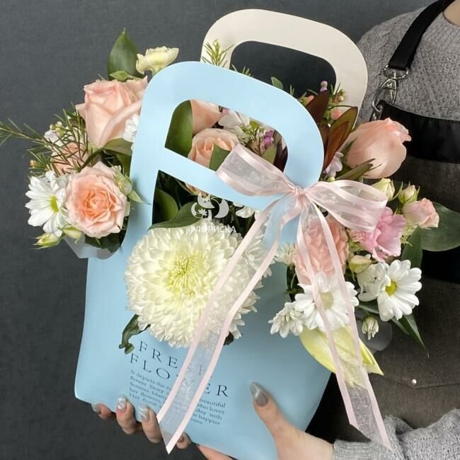 Цветы в корзине &laquo;Аврил&raquo;