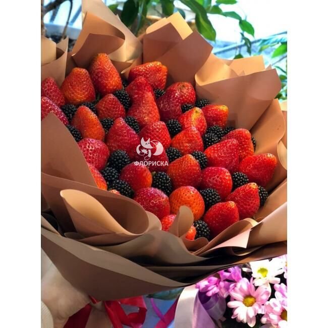 Съедобный букет &laquo;Клубника в букете&raquo;