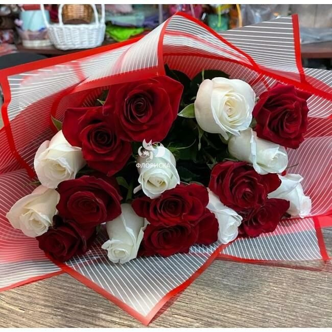 Букет с розами &laquo;Страсть и любовь&raquo;