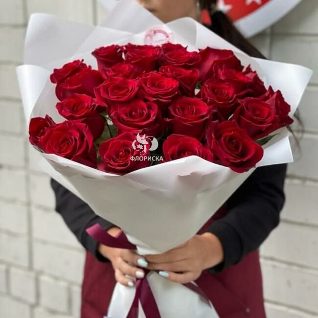Букет с розами &laquo;Красное моно&raquo;