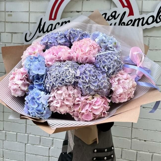 Букет с гортензией &laquo;Ласковый&raquo;